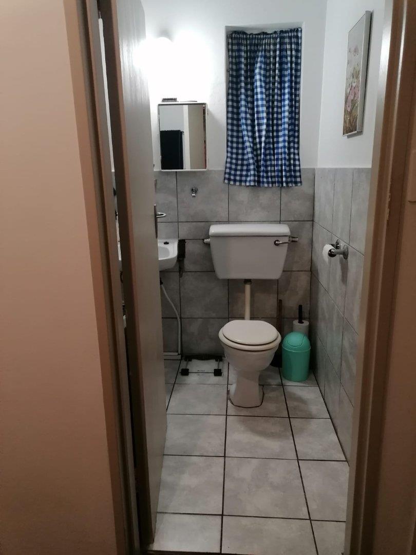 To Let 1 Bedroom Property for Rent in Humewood Eastern Cape